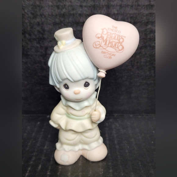 Precious Moments Other - 1993 Precious Moments Symbol of Membership Happiness Is Belonging #B-0008